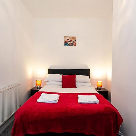 Stay Comfortable-City Centre Location- Sleeps Up To 9 Stoke-on-Trent Екстер'єр фото