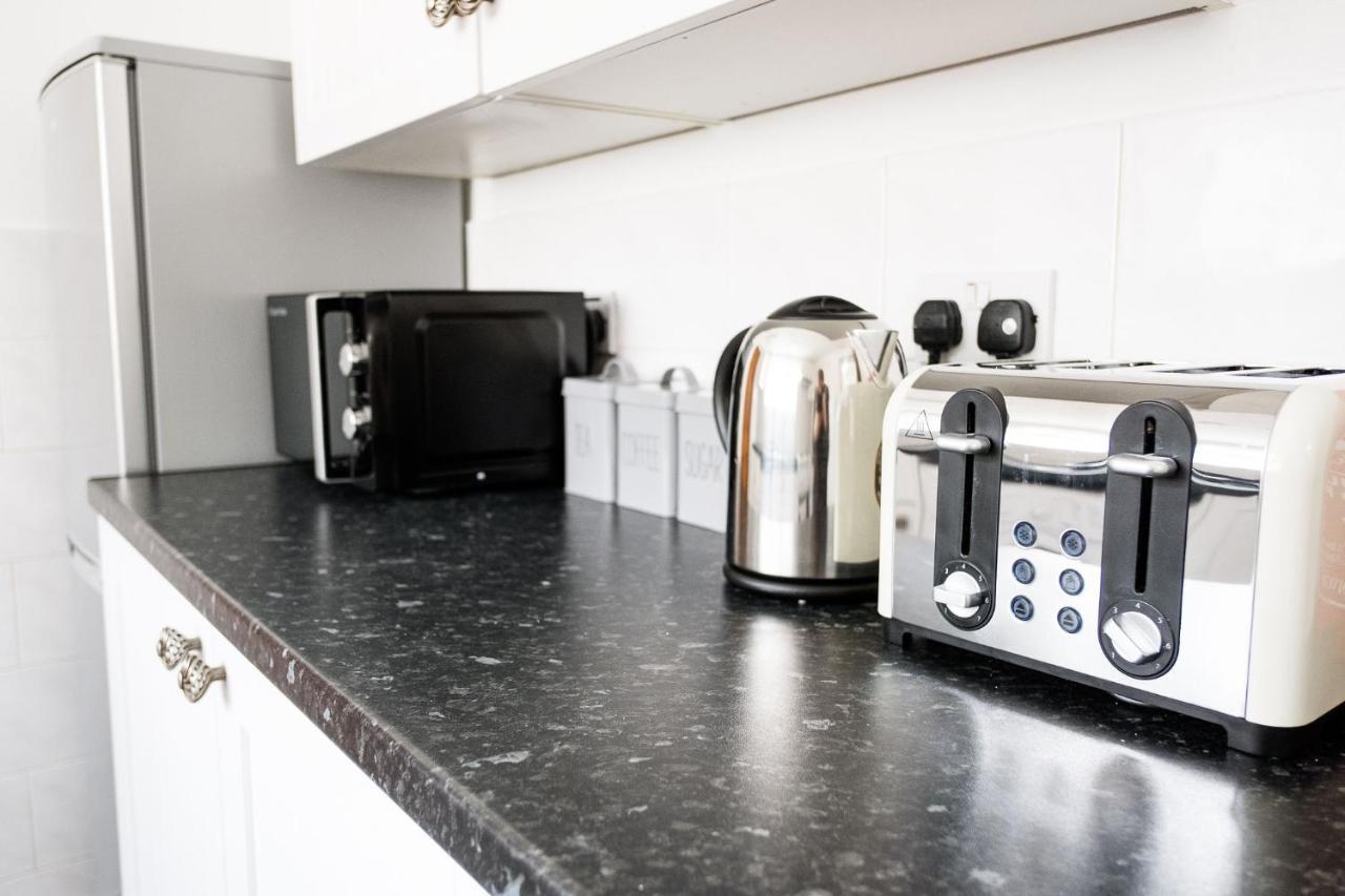 Stay Comfortable-City Centre Location- Sleeps Up To 9 Stoke-on-Trent Екстер'єр фото