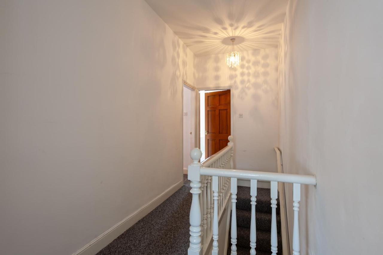 Stay Comfortable-City Centre Location- Sleeps Up To 9 Stoke-on-Trent Екстер'єр фото
