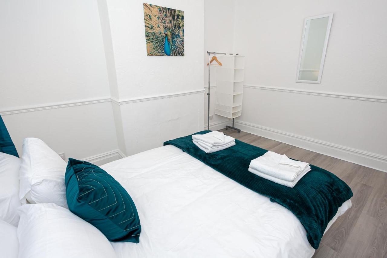 Stay Comfortable-City Centre Location- Sleeps Up To 9 Stoke-on-Trent Екстер'єр фото