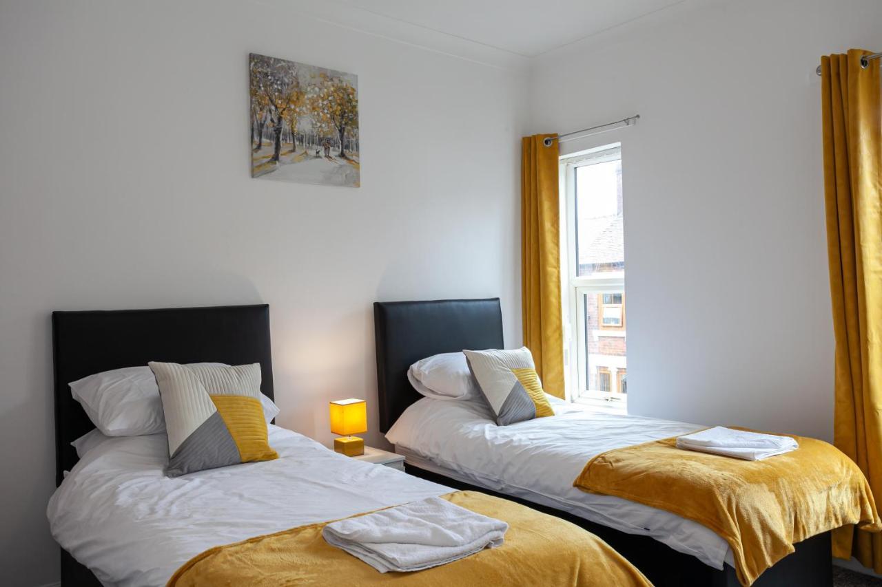 Stay Comfortable-City Centre Location- Sleeps Up To 9 Stoke-on-Trent Екстер'єр фото