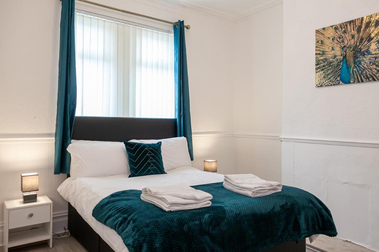 Stay Comfortable-City Centre Location- Sleeps Up To 9 Stoke-on-Trent Екстер'єр фото