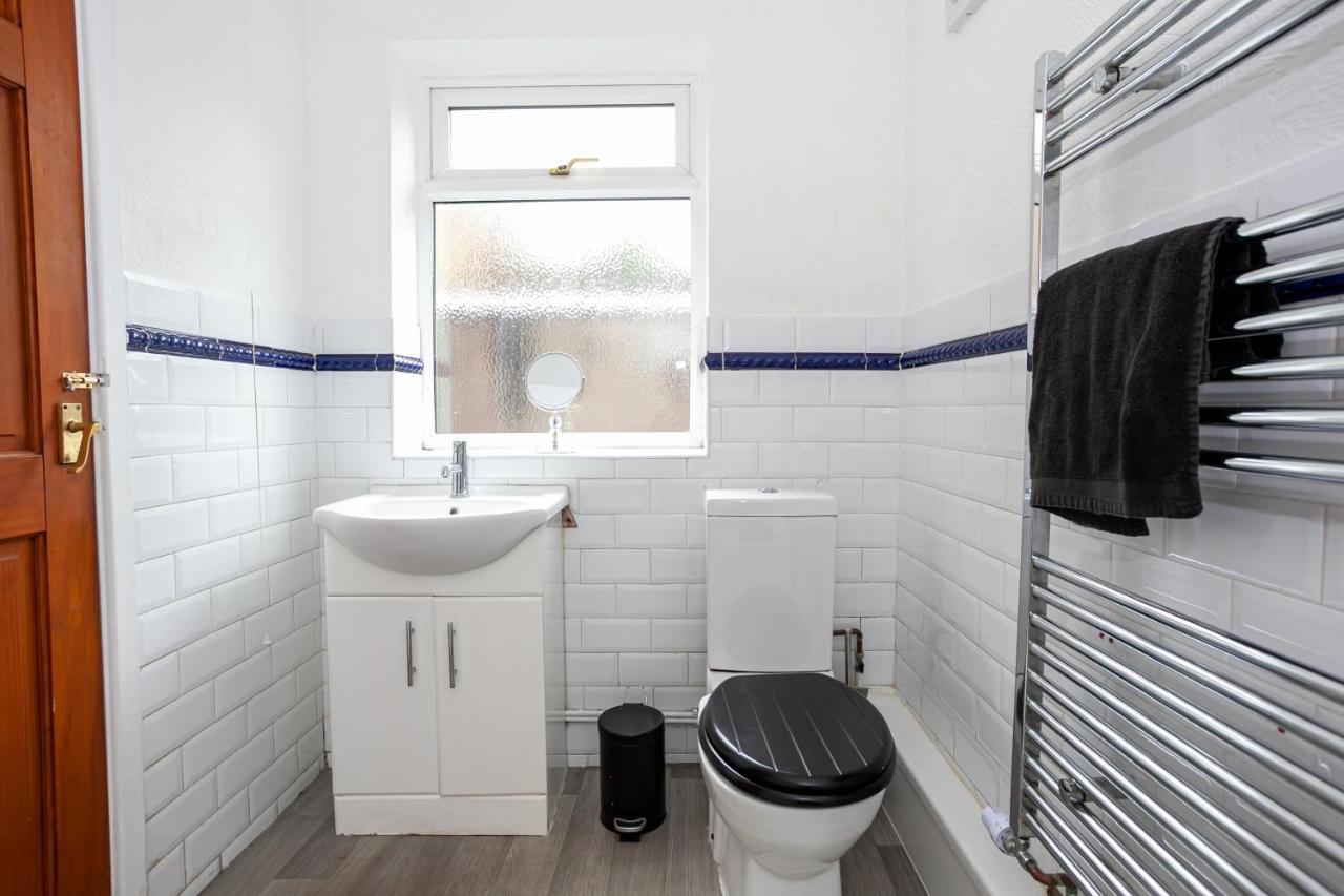 Stay Comfortable-City Centre Location- Sleeps Up To 9 Stoke-on-Trent Екстер'єр фото