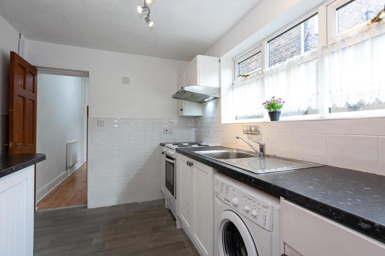 Stay Comfortable-City Centre Location- Sleeps Up To 9 Stoke-on-Trent Екстер'єр фото