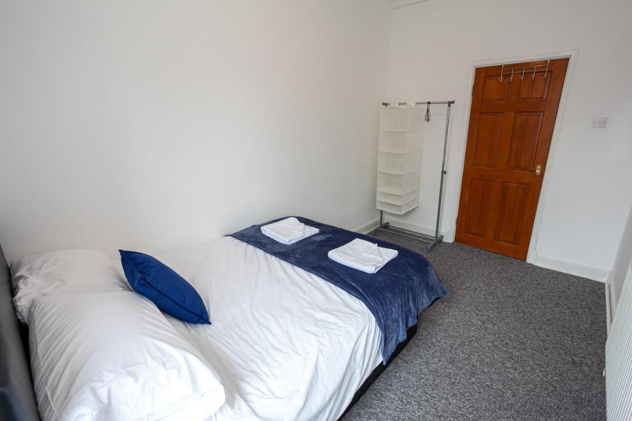 Stay Comfortable-City Centre Location- Sleeps Up To 9 Stoke-on-Trent Екстер'єр фото