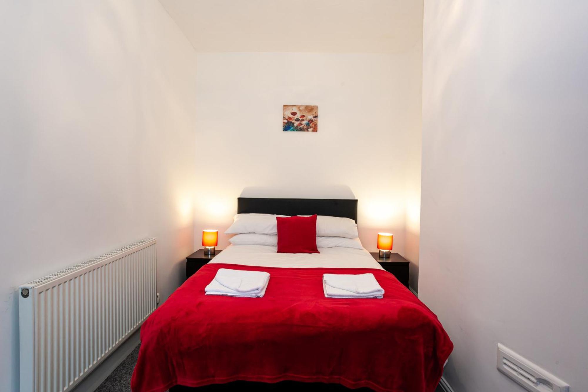 Stay Comfortable-City Centre Location- Sleeps Up To 9 Stoke-on-Trent Екстер'єр фото