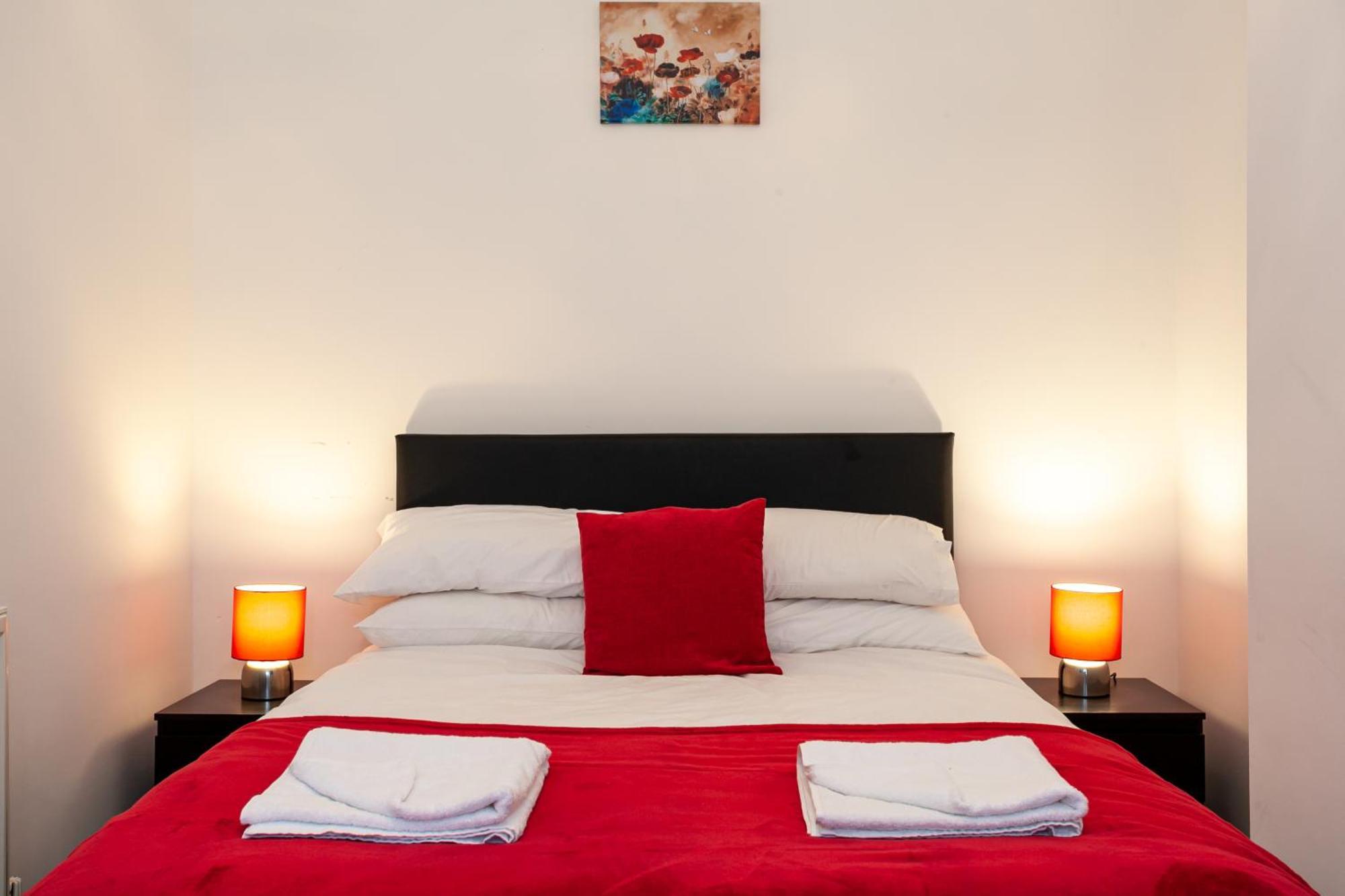 Stay Comfortable-City Centre Location- Sleeps Up To 9 Stoke-on-Trent Екстер'єр фото