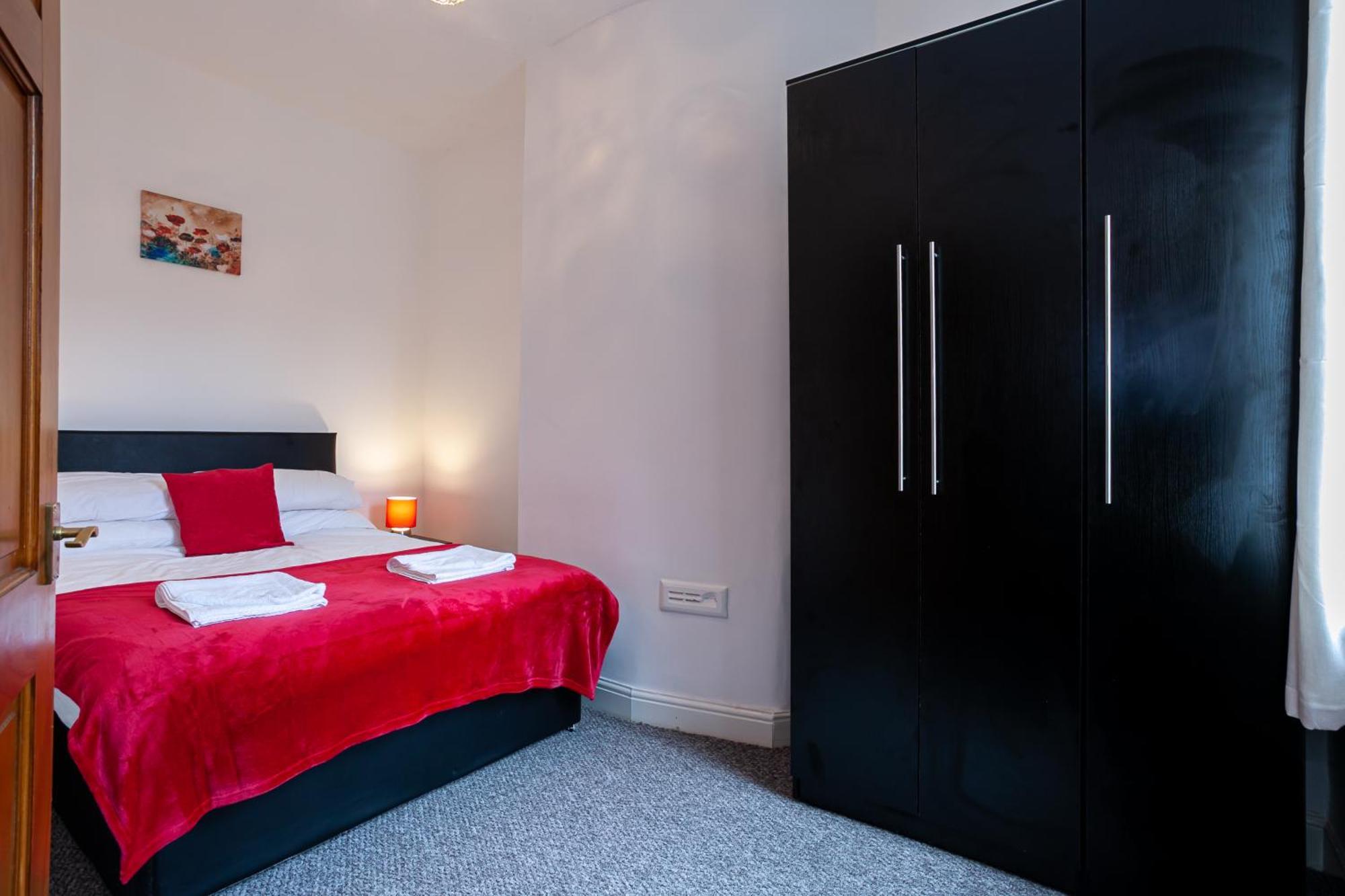 Stay Comfortable-City Centre Location- Sleeps Up To 9 Stoke-on-Trent Екстер'єр фото